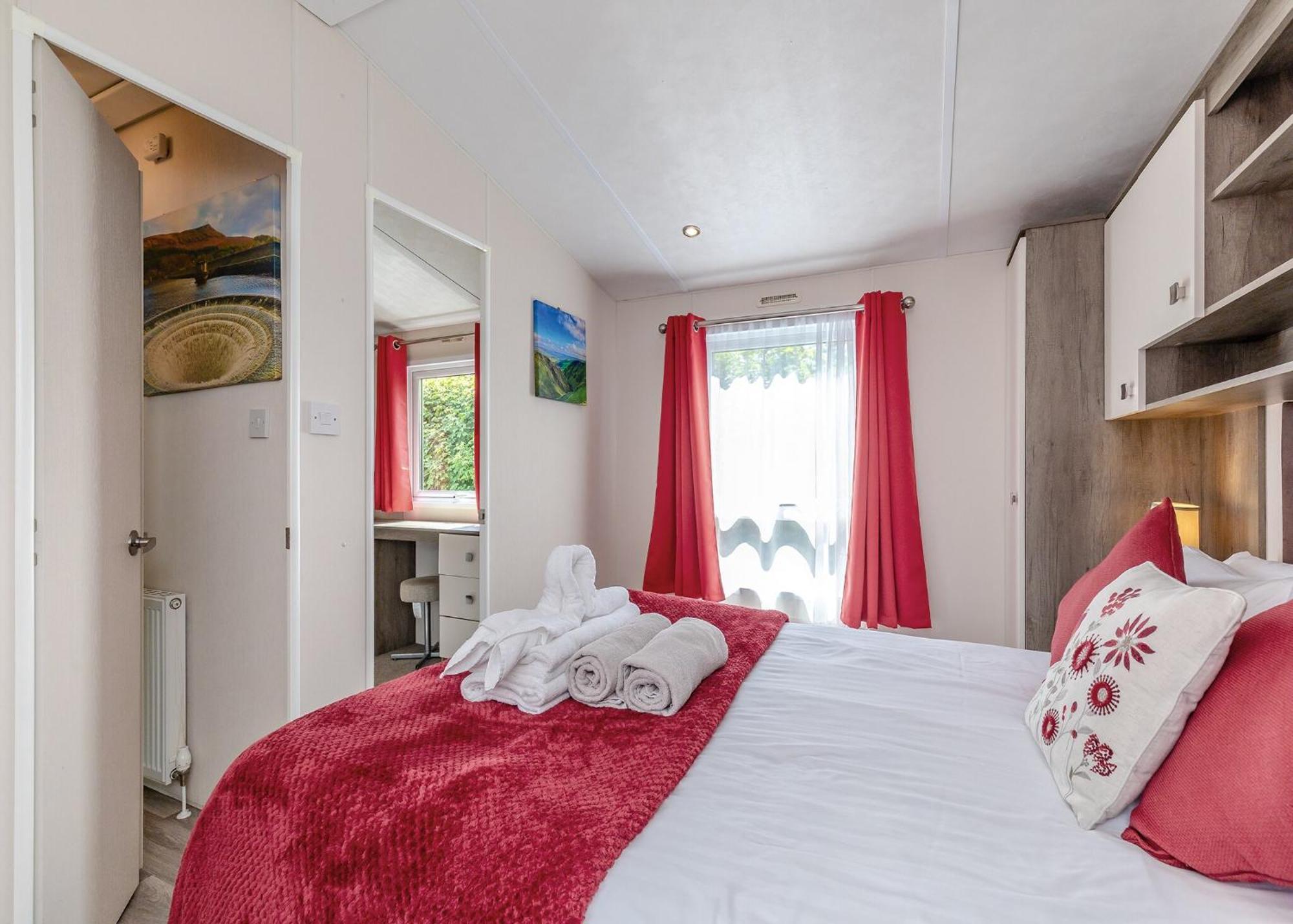 Longnor Wood Holiday Park מראה חיצוני תמונה