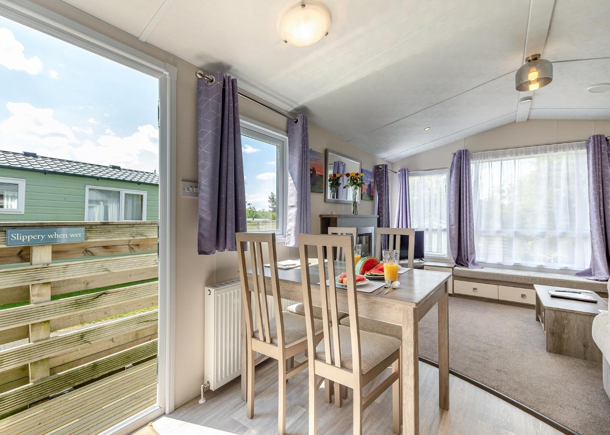 Longnor Wood Holiday Park מראה חיצוני תמונה