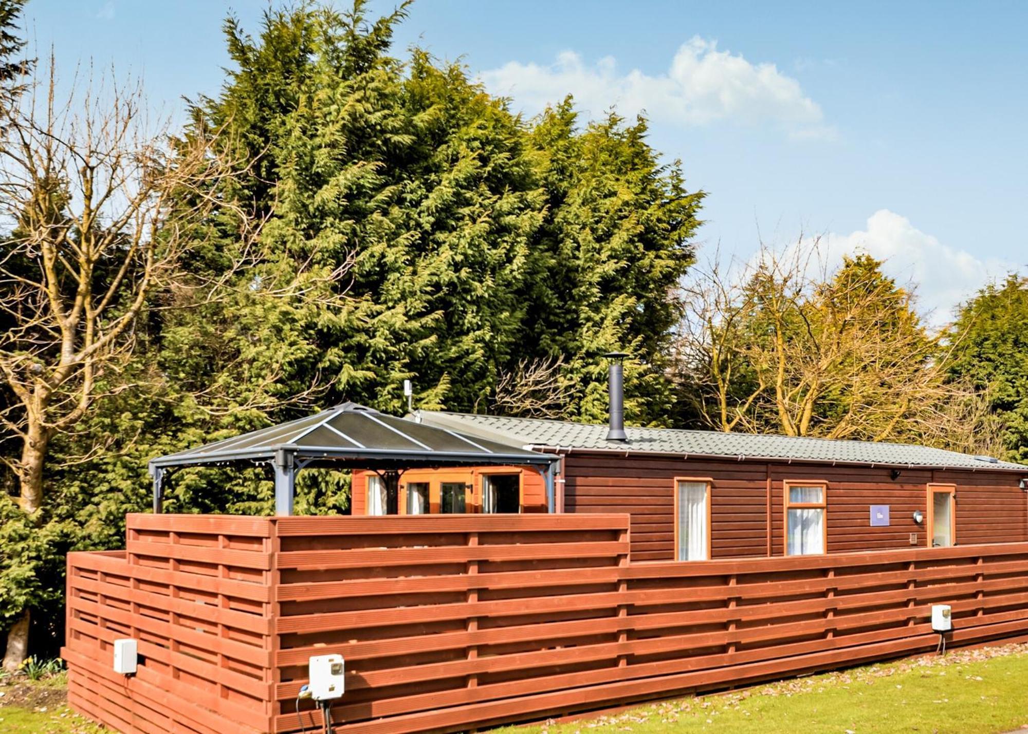Longnor Wood Holiday Park מראה חיצוני תמונה