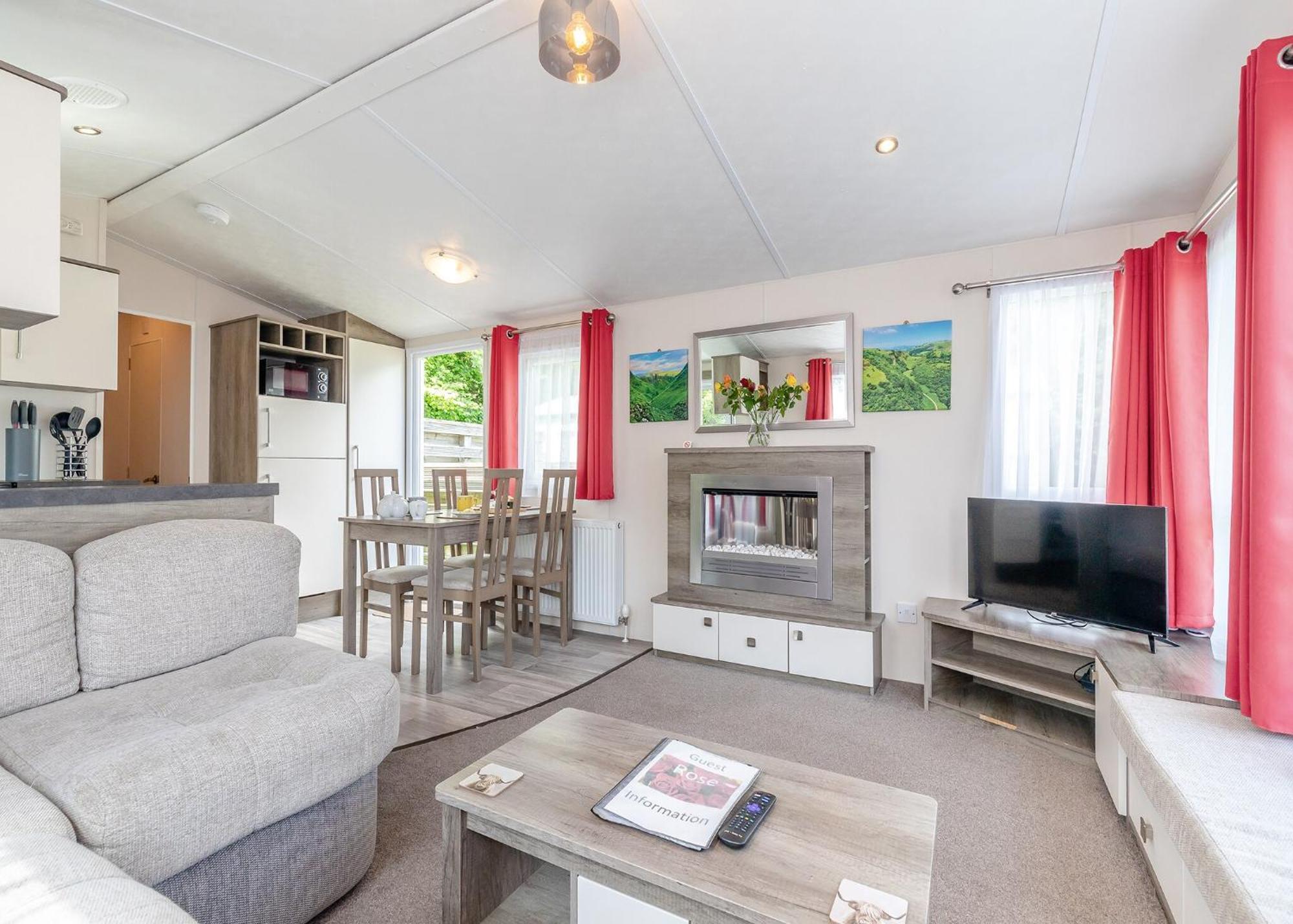 Longnor Wood Holiday Park מראה חיצוני תמונה