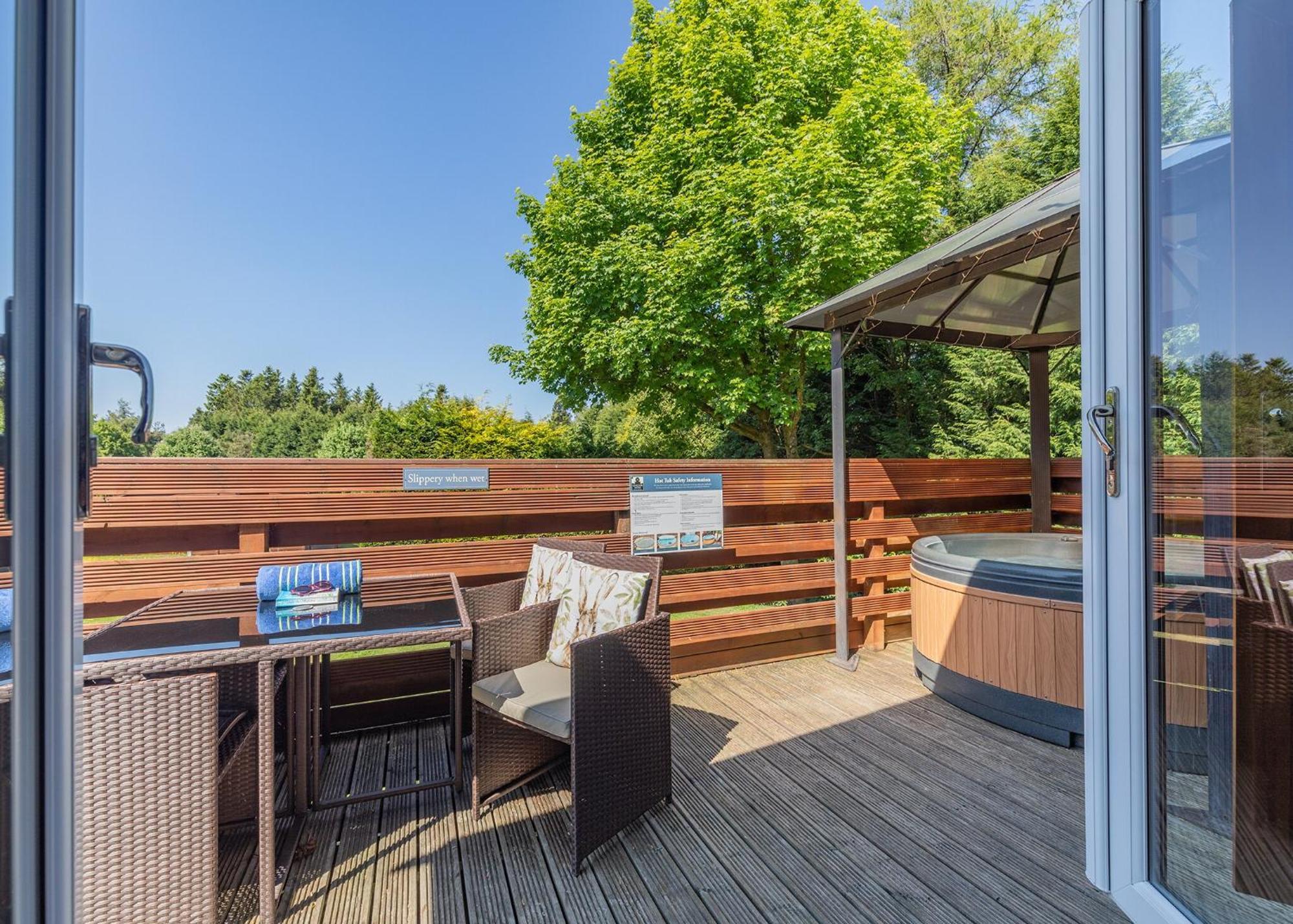 Longnor Wood Holiday Park מראה חיצוני תמונה