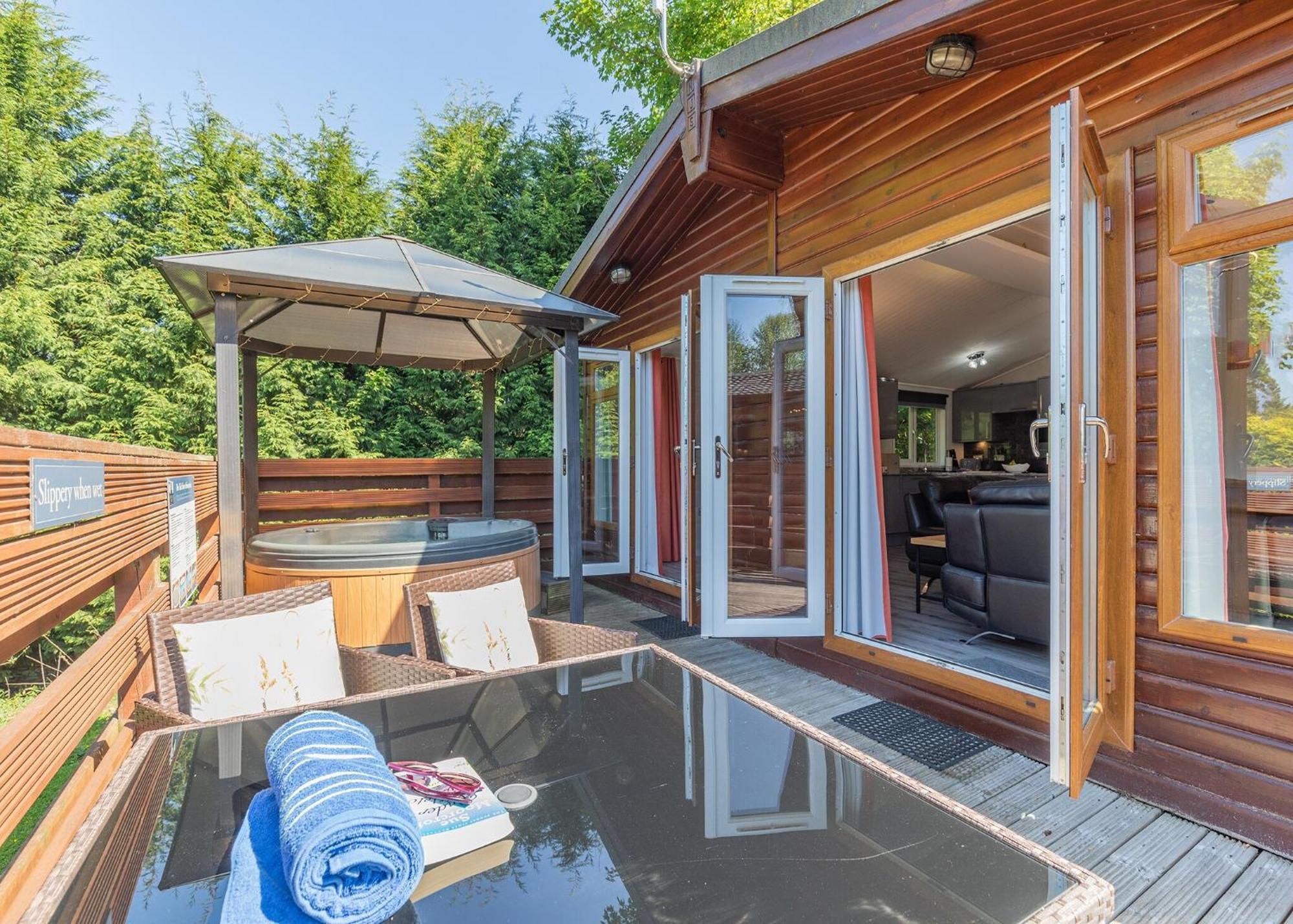 Longnor Wood Holiday Park מראה חיצוני תמונה