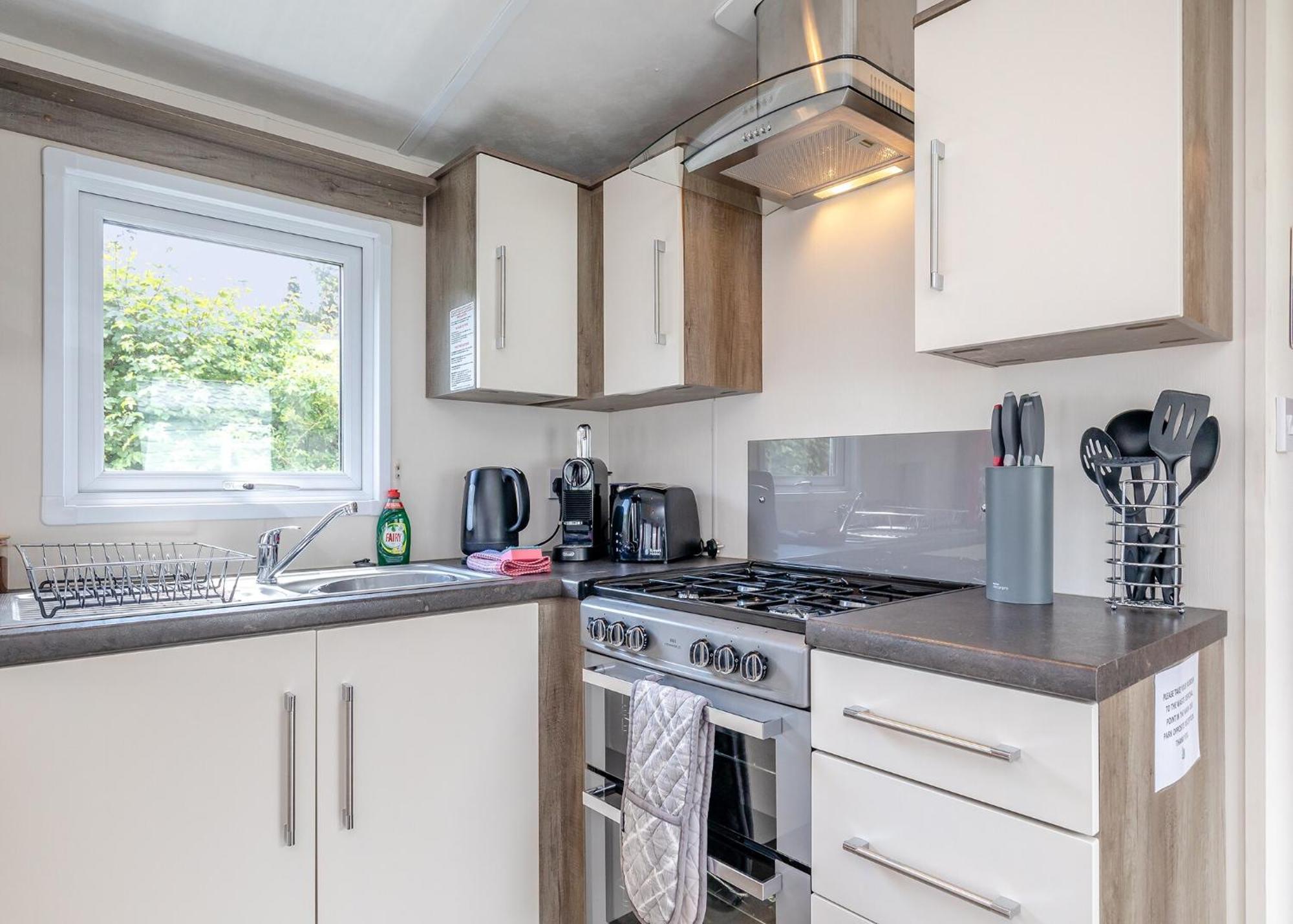 Longnor Wood Holiday Park מראה חיצוני תמונה