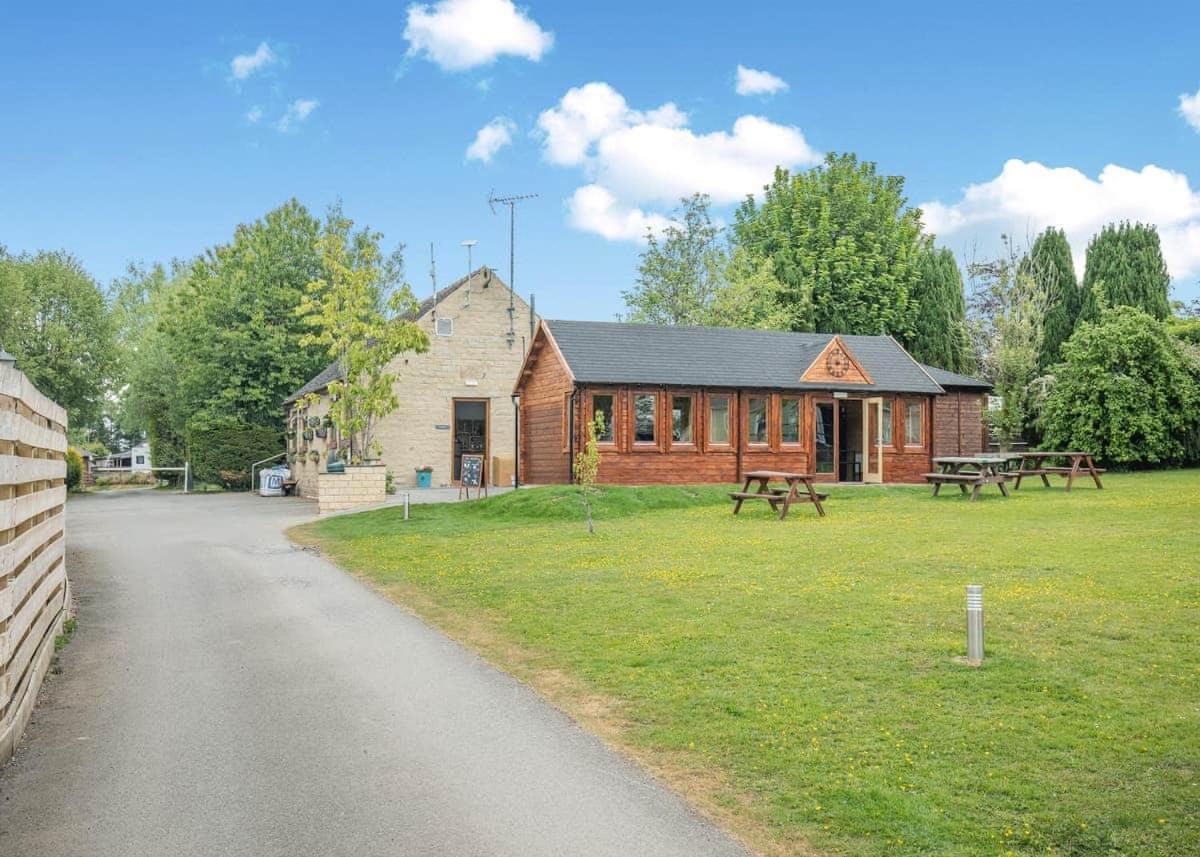 Longnor Wood Holiday Park מראה חיצוני תמונה